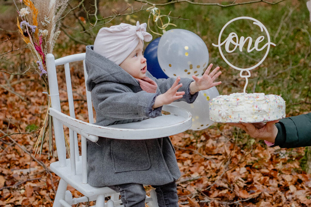 Fotograf-Judith-fotografiert-Baby-Buchholz in der Nordheide-Cakesmash-Smashcake-Winter