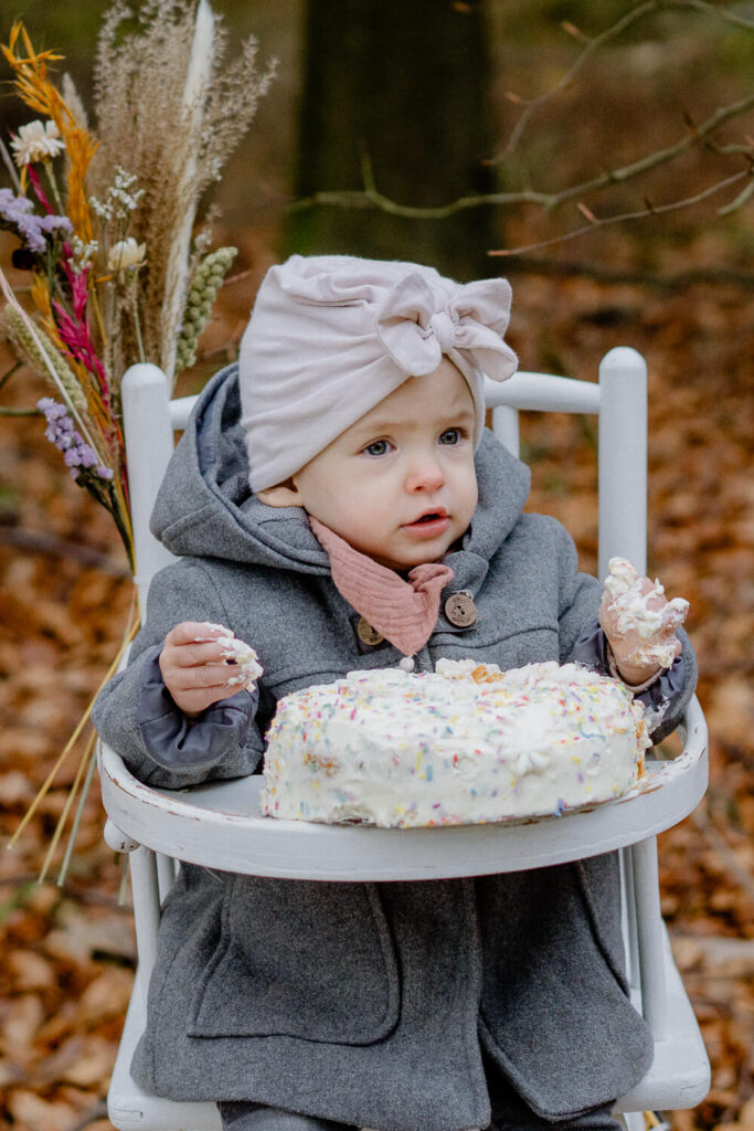 Fotograf-Judith-fotografiert-Baby-Buchholz in der Nordheide-Cakesmash-Smashcake-Winter