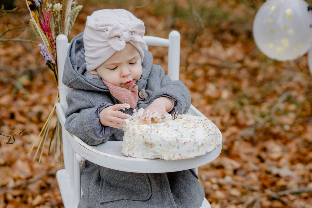 Fotograf-Judith-fotografiert-Baby-Buchholz in der Nordheide-Cakesmash-Smashcake-Winter